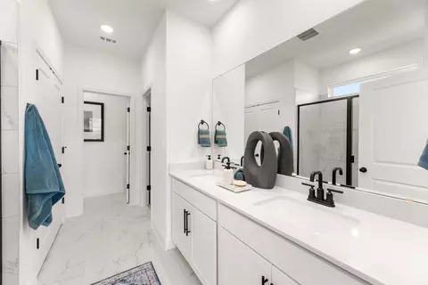 Bath - 1509 Northview Ln, Nevada, TX 75173 photo 1 of 2