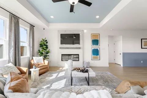 Living - 1509 Northview Ln, Nevada, TX 75173 photo 2 of 2