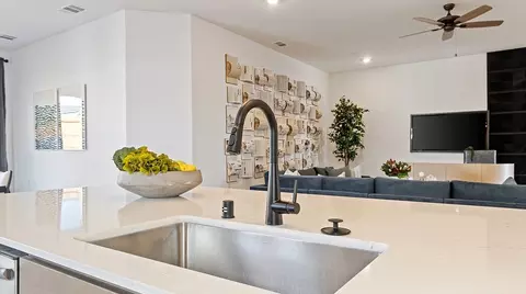 Kitchen - 1943 Oasis Rd S, Madera, CA 93636 photo 6 of 8