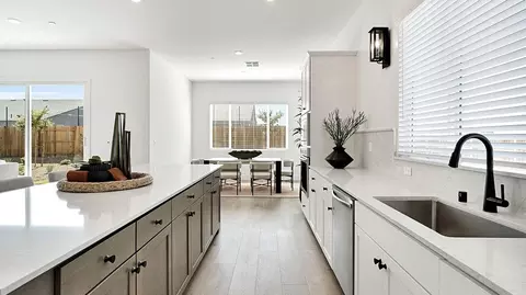 Kitchen - 1943 Oasis Rd S, Madera, CA 93636 photo 4 of 8