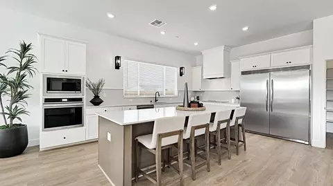 Kitchen - 1943 Oasis Rd S, Madera, CA 93636 photo 2 of 8