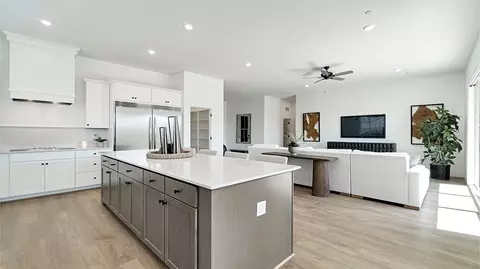 Kitchen - 1943 Oasis Rd S, Madera, CA 93636 photo 3 of 8