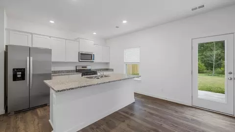 Kitchen - 7372 Bendire Loop, Hixson, TN 37343 photo 2 of 6
