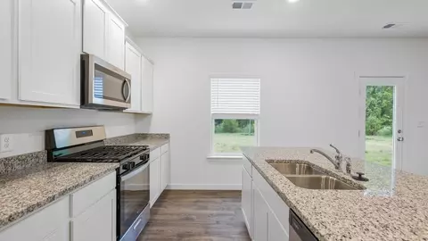 Kitchen - 7372 Bendire Loop, Hixson, TN 37343 photo 3 of 6