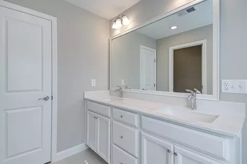 Bath - 201 Admor Ln, Acworth, GA 30102 photo 6 of 14