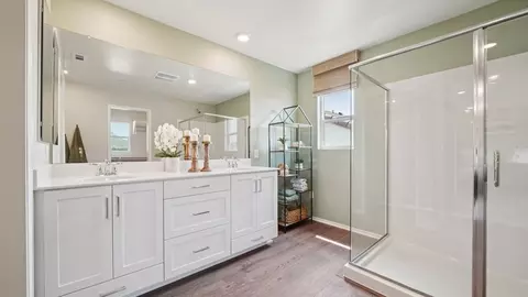 Bath - 31359 Vine Leaf Ct, Winchester, CA 92596 photo 4 of 5