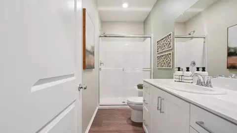 Bath - 31359 Vine Leaf Ct, Winchester, CA 92596 photo 3 of 5