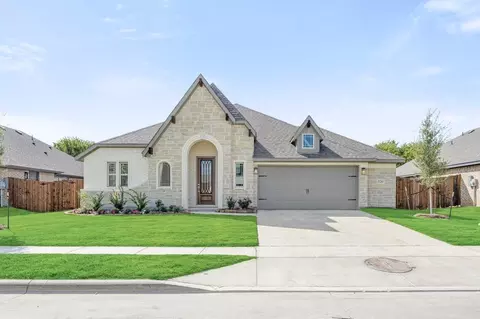 326 Chestnut Ln, Glenn Heights, TX 75154