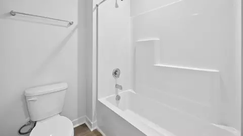Bath - 917 Secrest Commons Dr, Monroe, NC 28112 photo 6 of 8