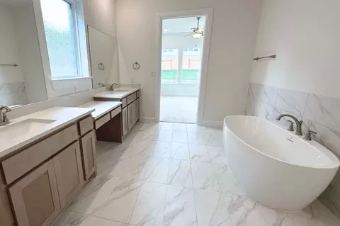 Bath - 3012 Delaware St, Leander, TX 78641 photo 2 of 4