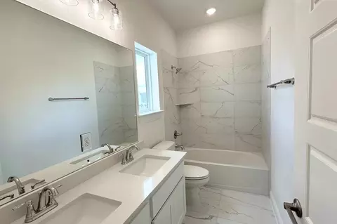 Bath - 3012 Delaware St, Leander, TX 78641 photo 3 of 4