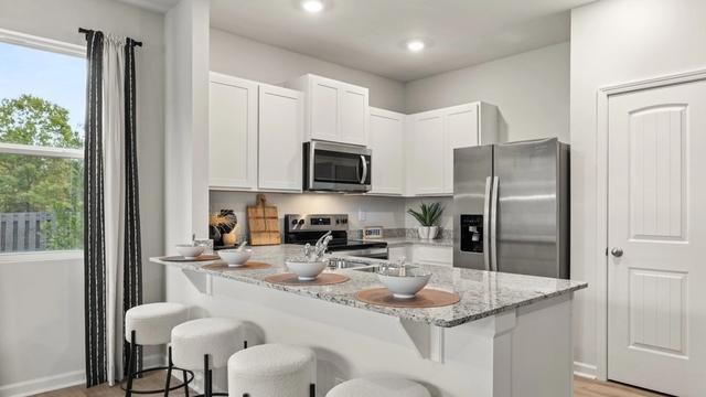 6000 Skylar Dr, South Fulton, GA 30331