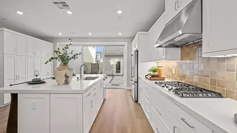 Kitchen - 26745 Foliage Ln, Valencia, CA 91381 photo 4 of 7