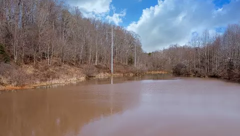 View/Area - 3704 Village Blvd NW, Conover, NC 28613 photo 6 of 12