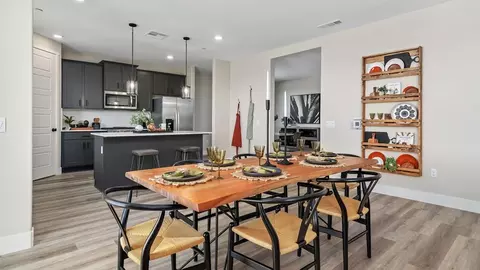 Dining - 1187 Stonebridge Ave, Tulare, CA 93274 photo 2 of 3