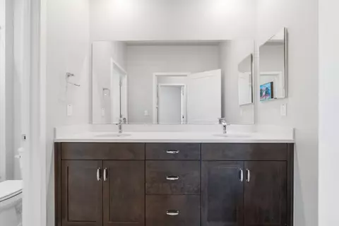 Bath - 1095 Goffey Cir, Galt, CA 95632 photo 2 of 2
