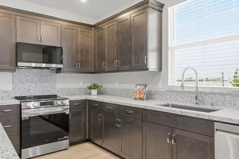 Kitchen - 1095 Goffey Cir, Galt, CA 95632 photo 3 of 5