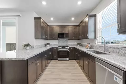 Kitchen - 1095 Goffey Cir, Galt, CA 95632 photo 2 of 5