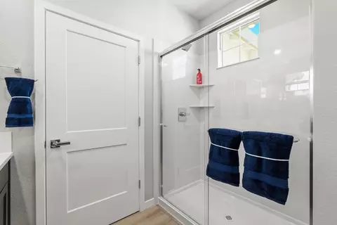 Bath - 1095 Goffey Cir, Galt, CA 95632 photo 1 of 2