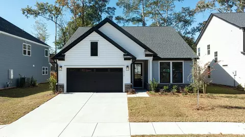 227 Creek Pointe Dr, Moncks Corner, SC 29461