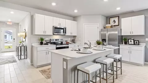 Kitchen - 17794 Shade Tree Loop, Punta Gorda, FL 33982 photo 2 of 5