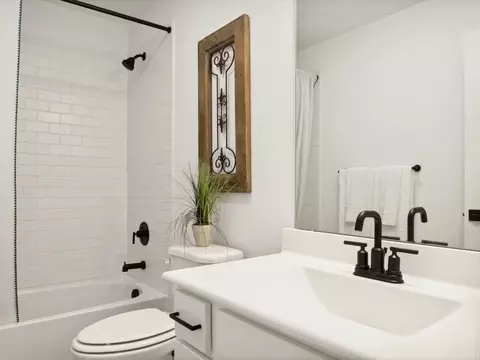 Bath - 21515 Vineyard View Dr, Waller, TX 77484 photo 2 of 4