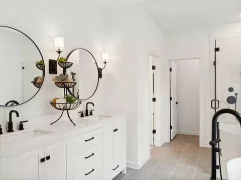 Bath - 21515 Vineyard View Dr, Waller, TX 77484 photo 1 of 4