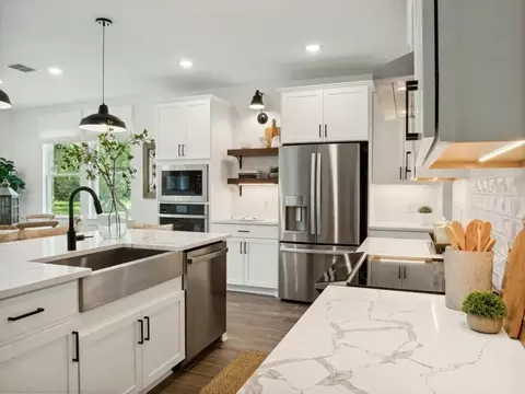 Kitchen - 21515 Vineyard View Dr, Waller, TX 77484 photo 2 of 3