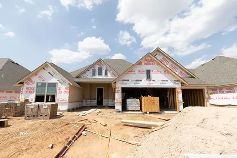 11013 NW 90th St, Yukon, OK 73099