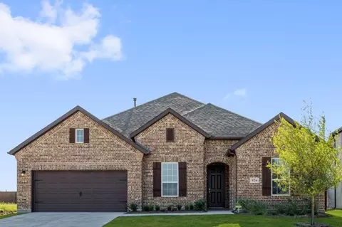 225 Wintergrass Dr, Waxahachie, TX 75165