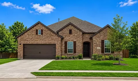 225 Wintergrass Dr, Waxahachie, TX 75165