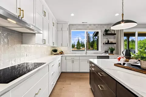 Kitchen - 1485 Lockridge Loop E, Enumclaw, WA 98022 photo 3 of 4