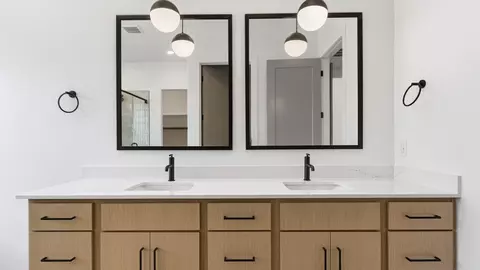 Bath - 718 N 1600 E, Salem, UT 84653 photo 2 of 6