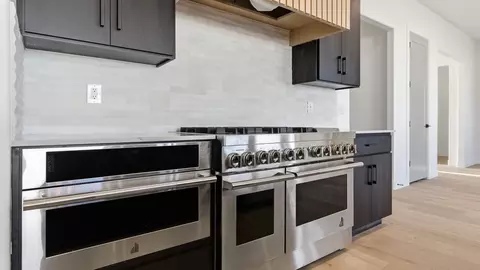 Kitchen - 718 N 1600 E, Salem, UT 84653 photo 4 of 10