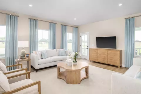 Living - 343 Flying Eagle Dr, Commerce, GA 30549 photo 2 of 6