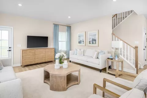 Living - 343 Flying Eagle Dr, Commerce, GA 30549 photo 3 of 6