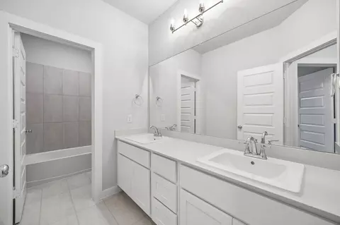 Bath - 6604 Denim Dr, Crowley, TX 76036 photo 8 of 13