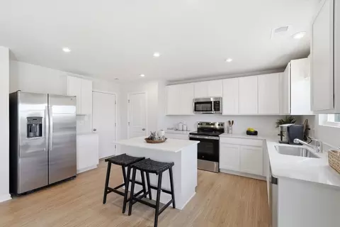 Kitchen - 2068 April Dawn Trl, Thomson, GA 30824 photo 5 of 6