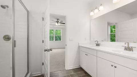 Bath - 610 Edgar St, Hampton, GA 30228 photo 2 of 5