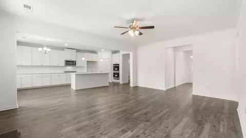 Living - 610 Edgar St, Hampton, GA 30228 photo 2 of 5