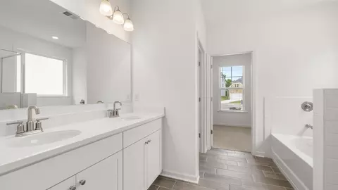 Bath - 610 Edgar St, Hampton, GA 30228 photo 1 of 5