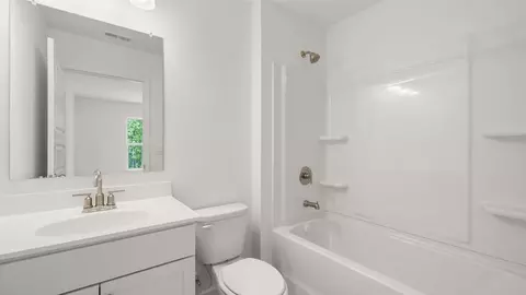 Bath - 610 Edgar St, Hampton, GA 30228 photo 4 of 6