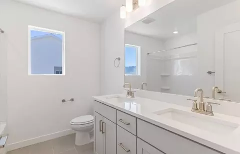 Bath - 4934 N Topaz Dr, Eagle Mountain, UT 84005 photo 4 of 5