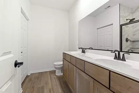 Bath - 6466 E 104th Ave, Crown Point, IN 46307 photo 2 of 14