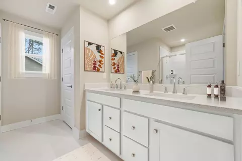Bath - 100 Teresa Ln, Guyton, GA 31312 photo 1 of 3