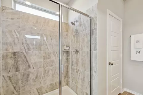 Bath - 356 Pasture Dr, Midlothian, TX 76065 photo 2 of 5