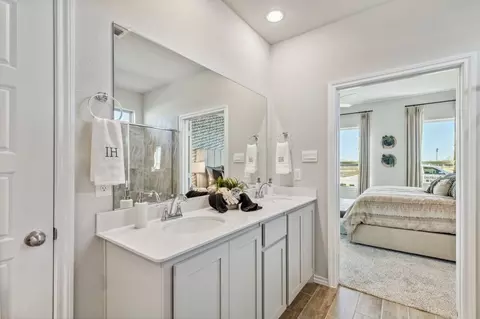 Bath - 356 Pasture Dr, Midlothian, TX 76065 photo 3 of 5