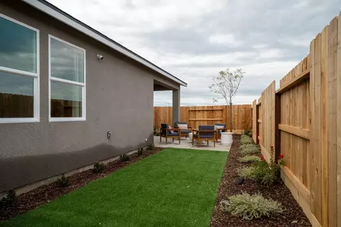 Exterior - 208 Nadine St, Merced, CA 95341 photo 6 of 7