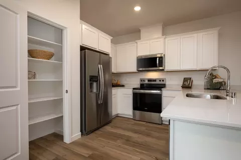 Kitchen - 208 Nadine St, Merced, CA 95341 photo 2 of 3
