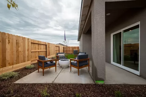 Exterior - 208 Nadine St, Merced, CA 95341 photo 4 of 7